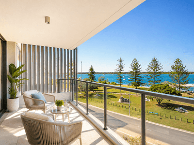 /international/au/502-372-374-marine-parade-labrador-qld-150816056/