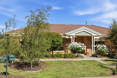 /international/au/9-barber-street-yass-nsw-150763340/
