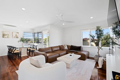 /international/au/28-gateway-street-wynnum-west-qld-151147092/