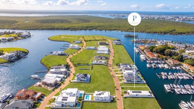 /international/au/8977-the-point-circuit-sanctuary-cove-qld-204513368/