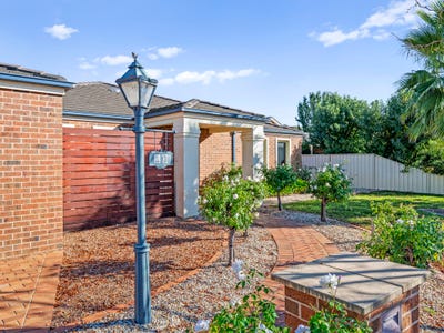 /international/au/10-monash-drive-benalla-vic-151189312/