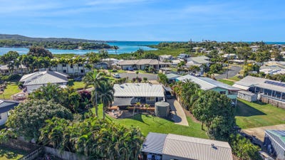 /international/au/12-campbell-street-campwin-beach-qld-148533164/?lang=en