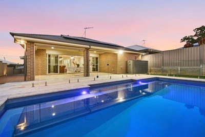 /international/au/5-freesia-place-port-macquarie-nsw-150837472/