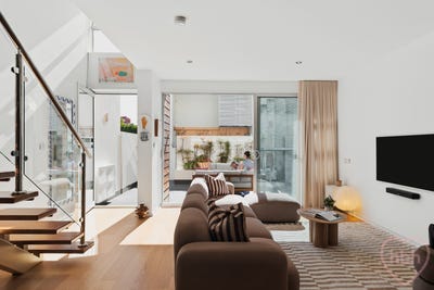 /international/au/6-49-hampton-circuit-yarralumla-act-151050116/