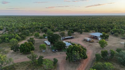 /international/au/yappar-river-station-glenore-vena-park-road-croydon-qld-700412500/
