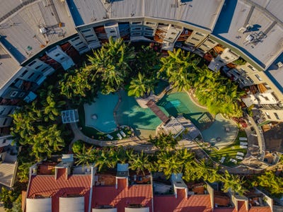 /international/au/a15-1-great-hall-drive-miami-qld-152412448/