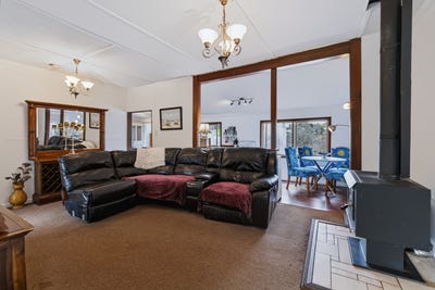 /international/au/8-forrest-street-bridgetown-wa-152388784/