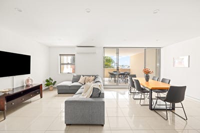 /international/au/9-83-marine-parade-redcliffe-qld-148510912/?lang=en