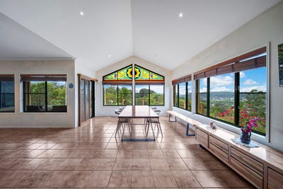 /international/au/8-pearl-parade-nambour-qld-152585320/