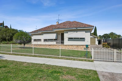/international/au/25a-victoria-street-eaglehawk-vic-152440504/