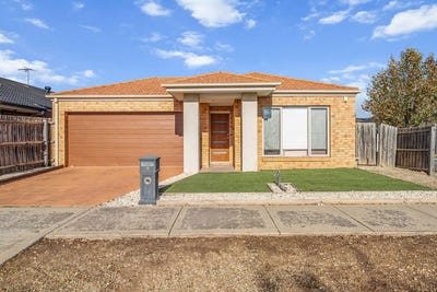 /international/au/5-royale-drive-fraser-rise-vic-151457204/