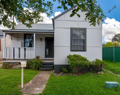 /international/au/227-goulburn-street-crookwell-nsw-148370340/