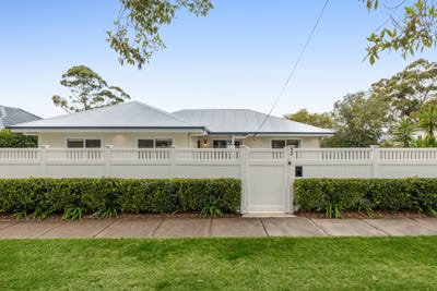 /international/au/52-ramsay-street-centenary-heights-qld-148676136/?lang=pt