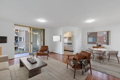 /international/au/25-10-12-broughton-street-canterbury-nsw-148530924/