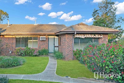 /international/au/4-17-21-westmelton-drive-melton-west-vic-151152960/