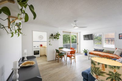 /international/au/9-8-10-high-street-yamba-nsw-151139924/