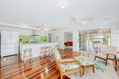 /international/au/3-raewood-close-coral-cove-qld-151028156/