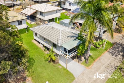 /international/au/4-maple-close-stapylton-qld-152582432/