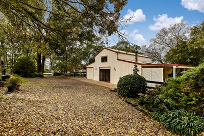 /international/au/165-171-third-road-road-berkshire-park-nsw-151450892/