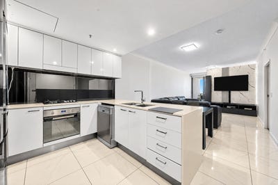 /international/au/3904-5-harbour-side-court-biggera-waters-qld-152619084/