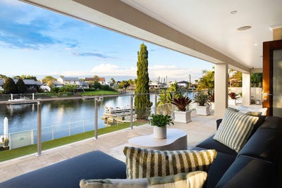 /international/au/36-selkirk-avenue-benowa-waters-qld-151146372/