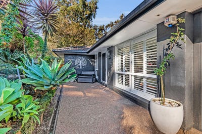 /international/au/6-woodcrest-close-kincumber-nsw-148630372/?lang=fr