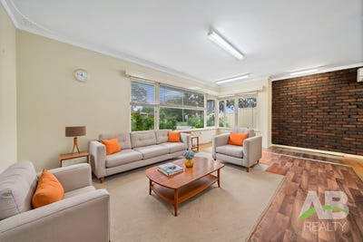 /international/au/26-downing-crescent-wanneroo-wa-150940024/