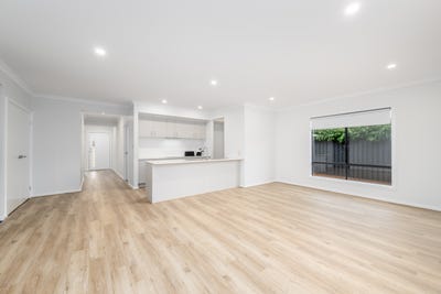 /international/au/7a-vickers-street-kialla-vic-152146032/