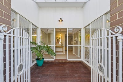 /international/au/6-3-station-street-kew-east-vic-151633420/