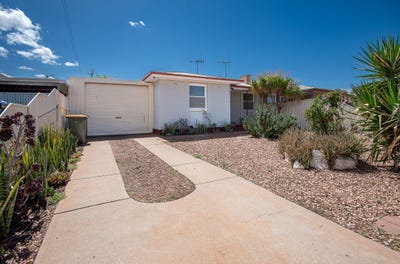 /international/au/16-knight-street-whyalla-stuart-sa-151126900/