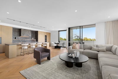 /international/au/302-83-bay-street-brighton-vic-150902748/