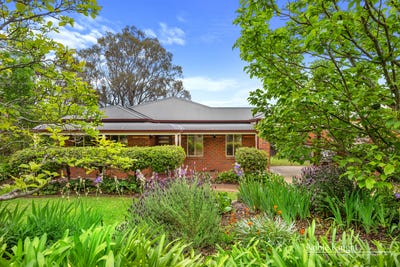 /international/au/8-matheson-street-yea-vic-151003468/
