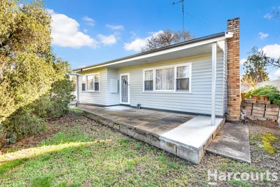 /international/au/1-and-1a-arnold-street-horsham-vic-148721868/