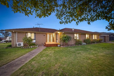 /international/au/10-harding-grove-cardigan-village-vic-151323724/