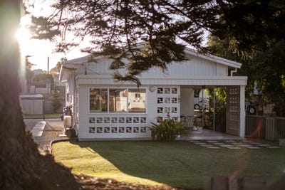 /international/au/147-dempster-street-esperance-wa-152640180/