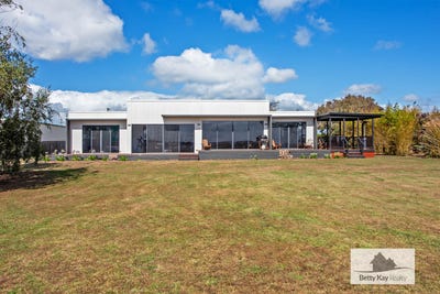 /international/au/27-poke-street-smithton-tas-150598924/