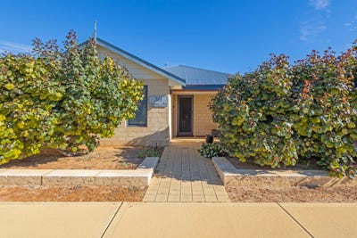 /international/au/30-bettong-avenue-jurien-bay-wa-151324584/