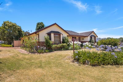 /international/au/11-uranna-avenue-north-nowra-nsw-151085108/