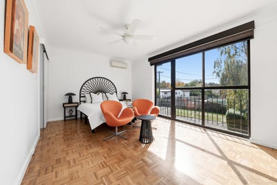 /international/au/17-devonport-street-lyons-act-151227680/