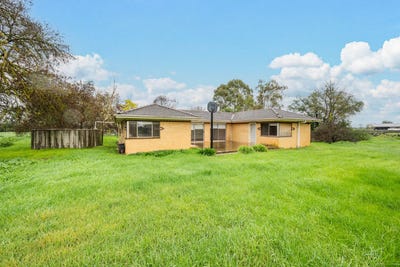 /international/au/425-wisely-road-zeerust-vic-152600460/