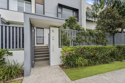 /international/au/8-192-greenacre-drive-arundel-qld-148694428/