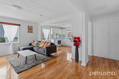 /international/au/17-heemskirk-street-warrane-tas-152498932/