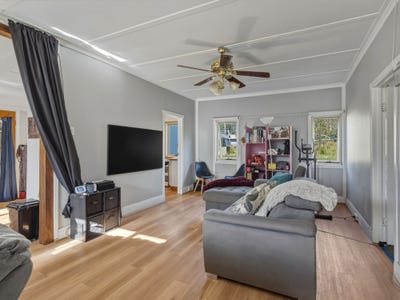 /international/au/10-barrow-street-gowrie-park-tas-700408496/