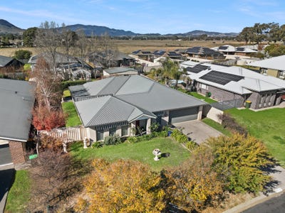 /international/au/17-kellett-drive-mudgee-nsw-147965576/