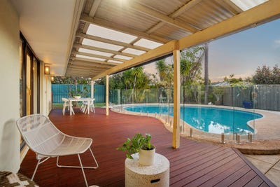 /international/au/8-ruthven-place-duncraig-wa-152102844/