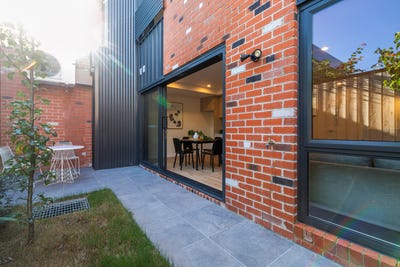 /international/au/4-23-milton-street-elwood-vic-148325616/