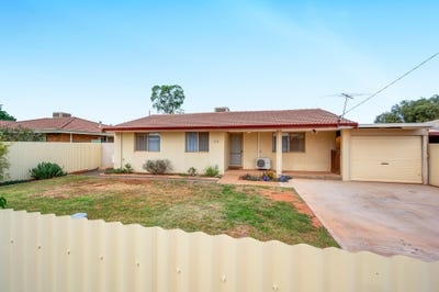 /international/au/42-boomerang-crescent-south-kalgoorlie-wa-148428580/?lang=en