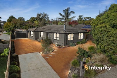 /international/au/11-mcfadzean-street-coldstream-vic-151293356/