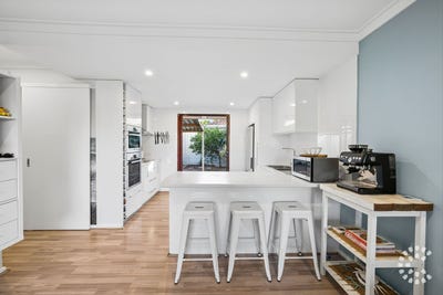 /international/au/10c-halkin-place-hamilton-hill-wa-151363220/