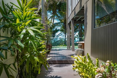 /international/au/1-1-conch-street-mission-beach-qld-152549168/